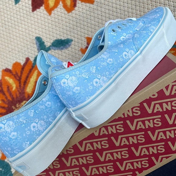 Vans Authentic Platform
(Tonal Floral)Omphldstrwt
VNOA3AV8707 WMNS sneakers - Picture 15 of 16